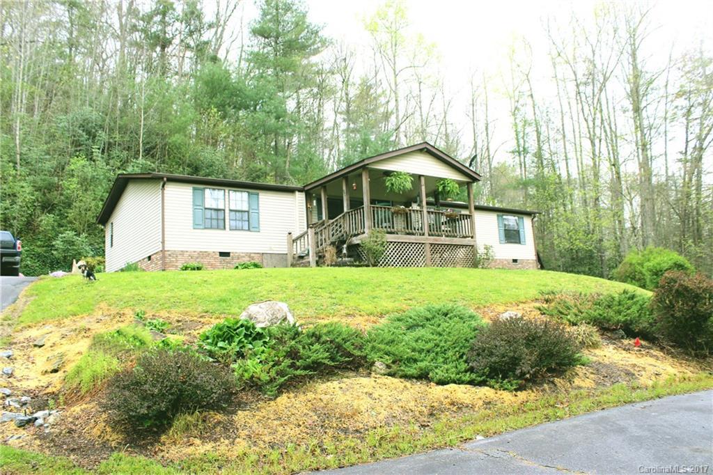 100 Lovdia Ln., Hendersonville, NC 28739