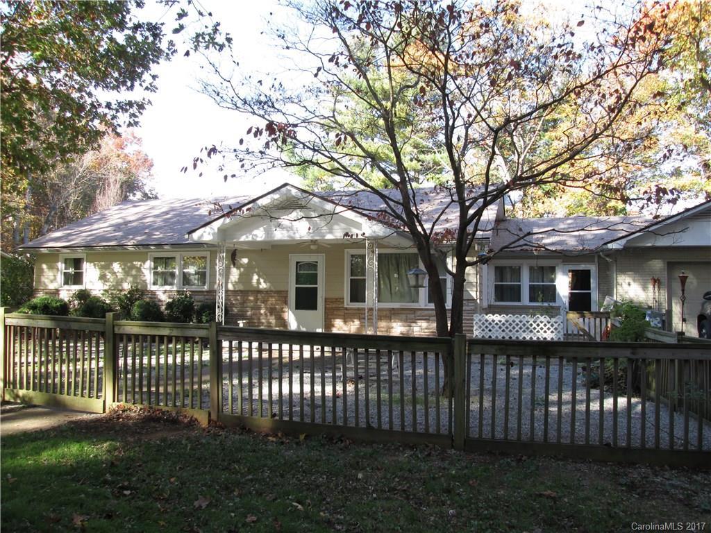 2018 Oxford Dr., Hendersonville, NC 28792