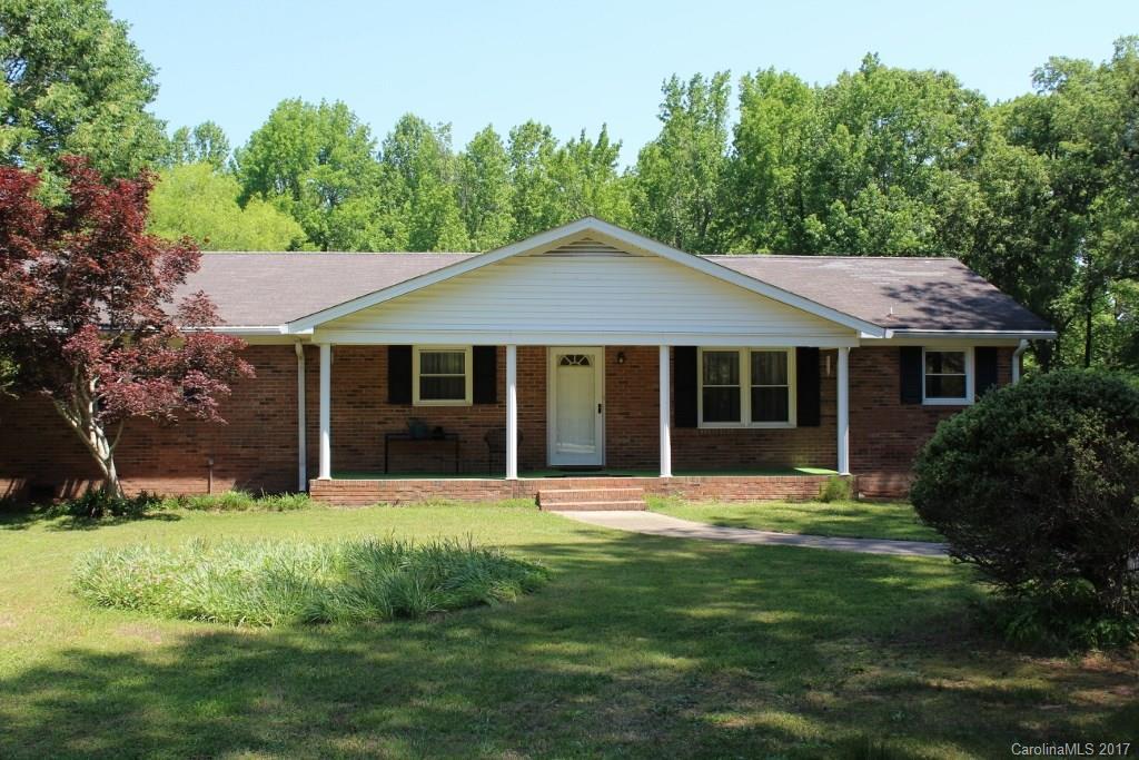 725 Catawba Cir., Matthews, NC 28104