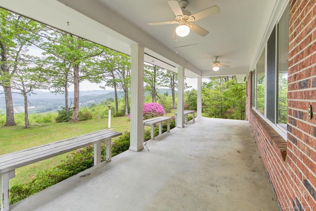 472 Top Of The Mountain Rd., Hendersonville, NC 28739