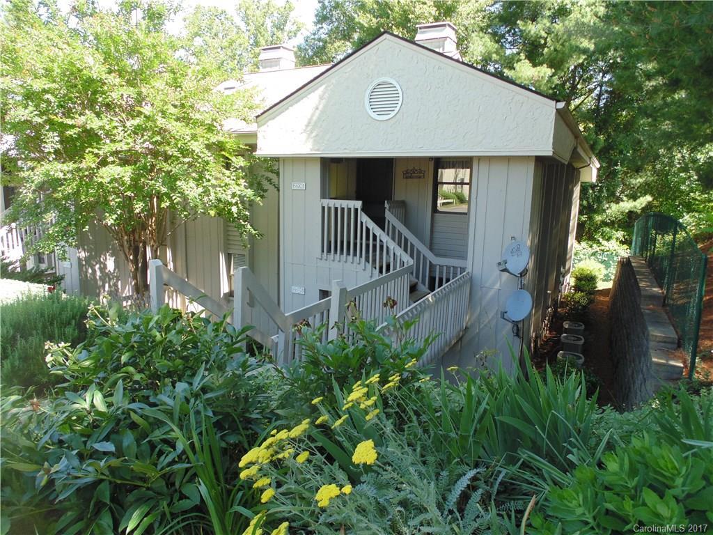 2206 Abbey Cir., Asheville, NC 28805