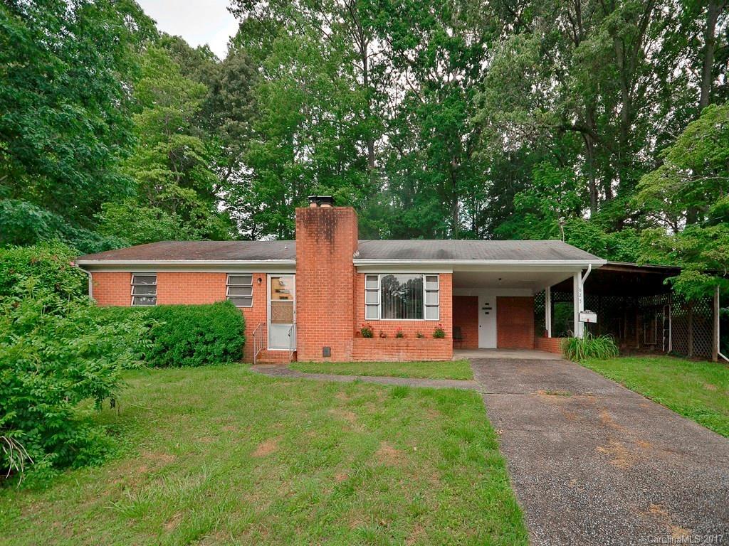 625 Loop Rd., Hendersonville, NC 28792