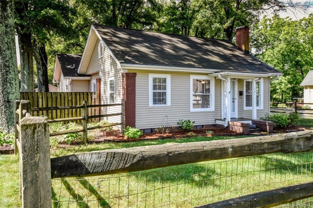 701 E Iredell Ave., Mooresville, NC 28115