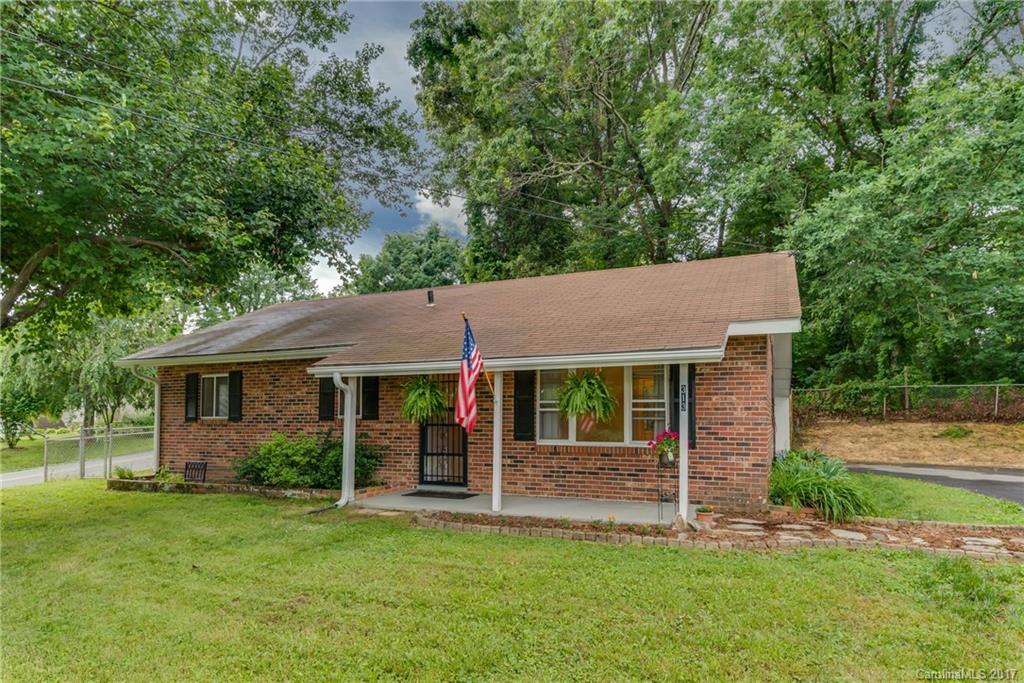 313 Blue Ridge St., Hendersonville, NC 28792
