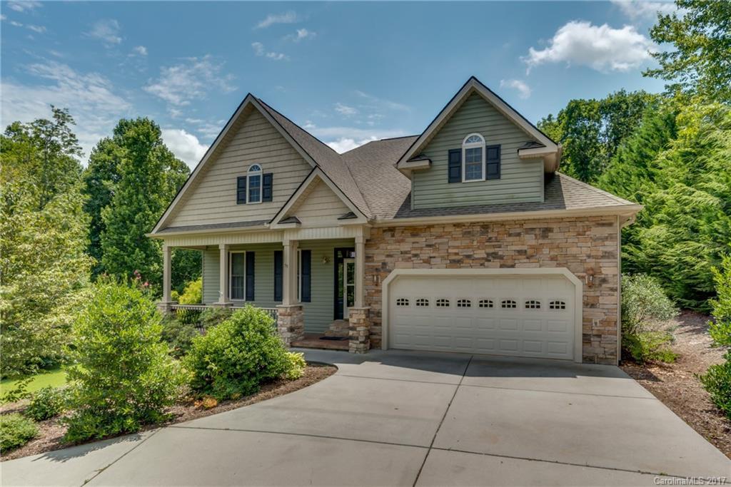 55 Oak Apple Ln., Hendersonville, NC 28792