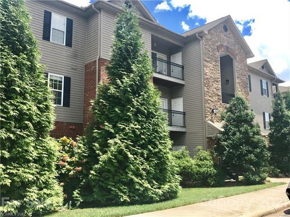 236 Appeldoorn Cir., Asheville, NC 28803