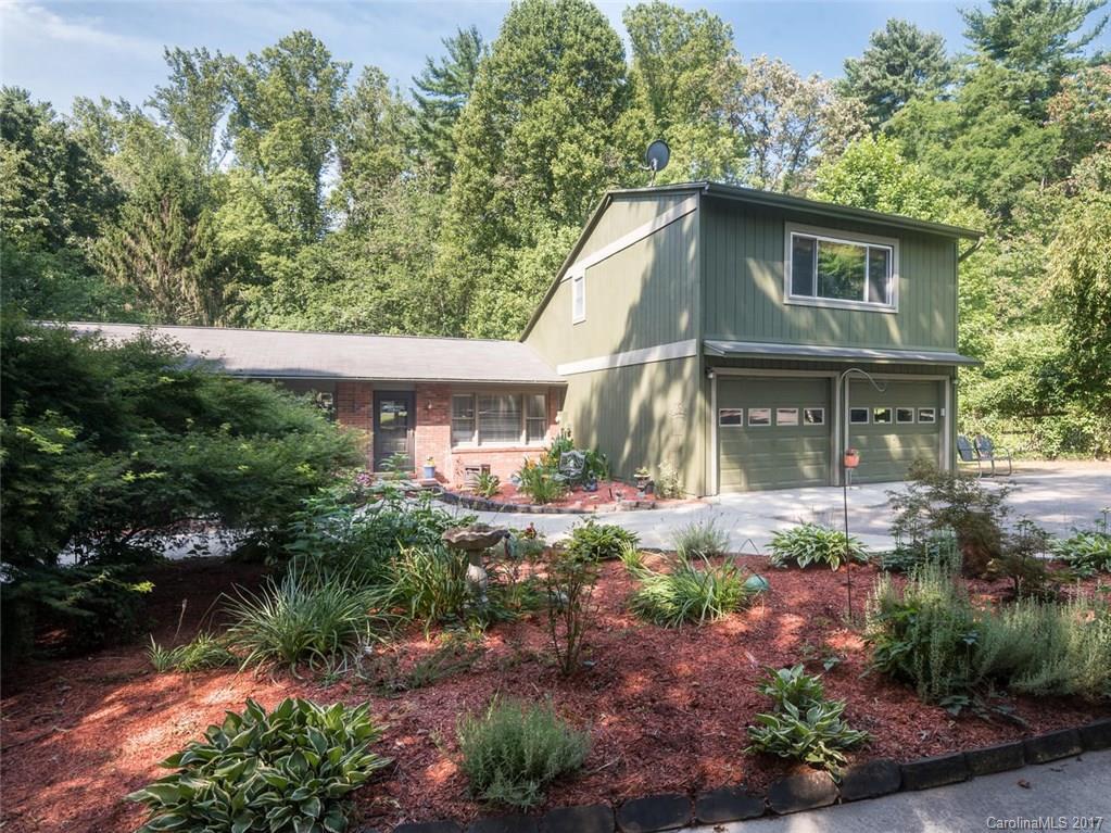 5 Moss Ln., Arden, NC 28704