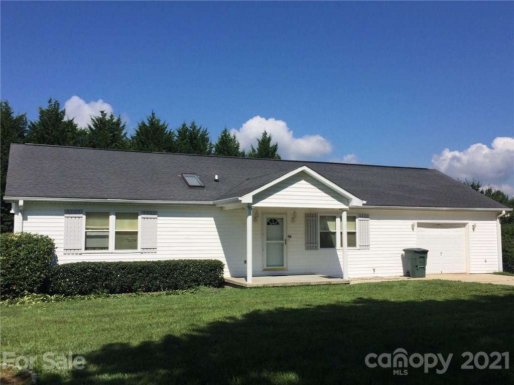 102 Kim Ln., Hendersonville, NC 28792