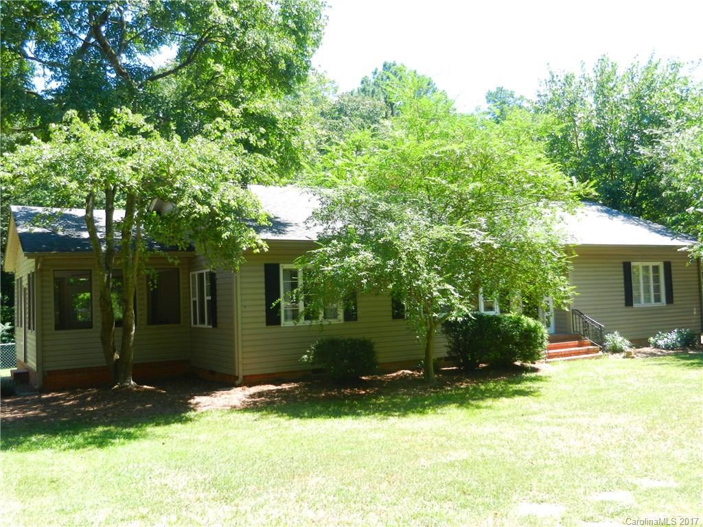 1613 Fairfield Dr., Gastonia, NC 28054