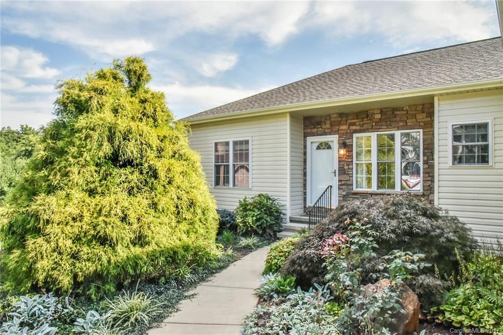 29 Village East Ct., Asheville, NC 28805