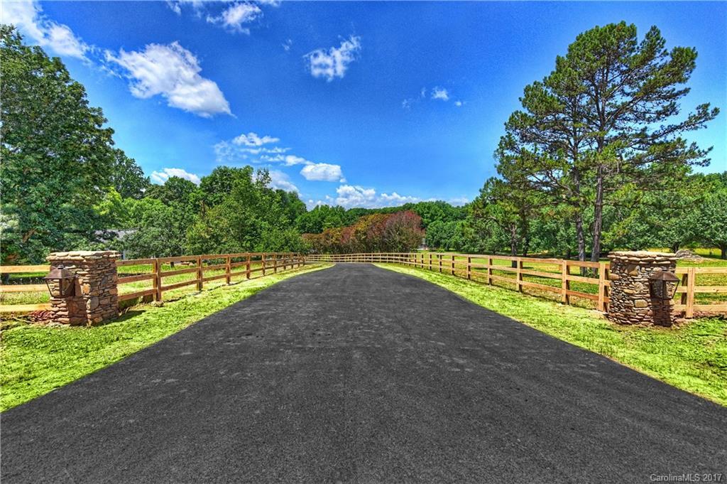 20504 Avoca Ln., Davidson, NC 28036