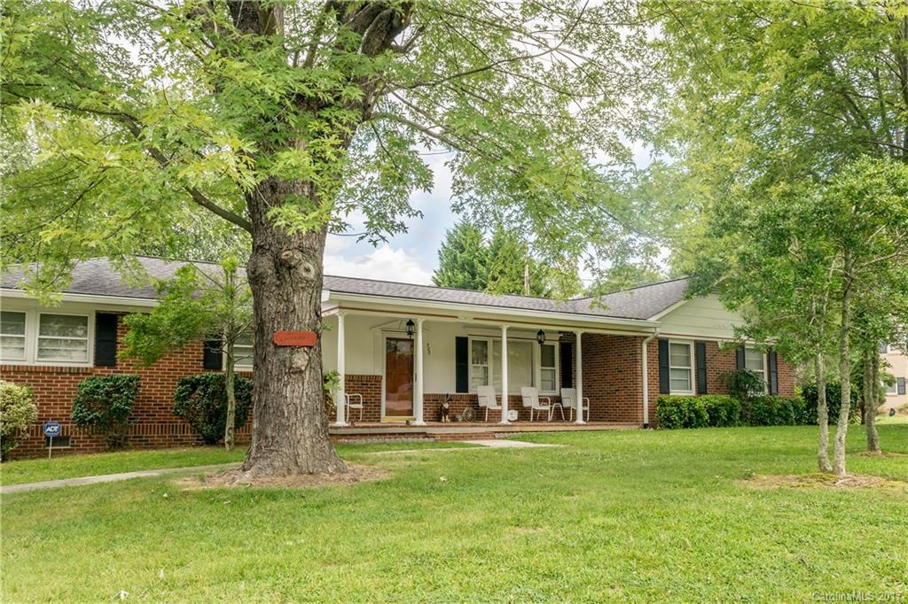 525 Carson Dr., Hendersonville, NC 28791