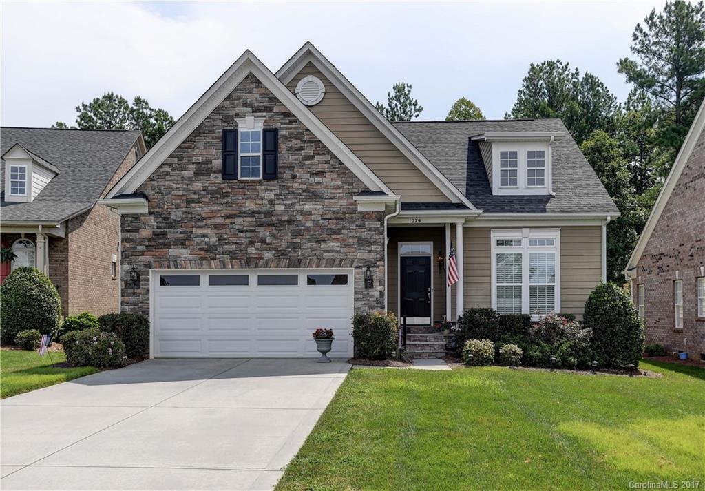 1279 Winged Foot Dr., Denver, NC 28037