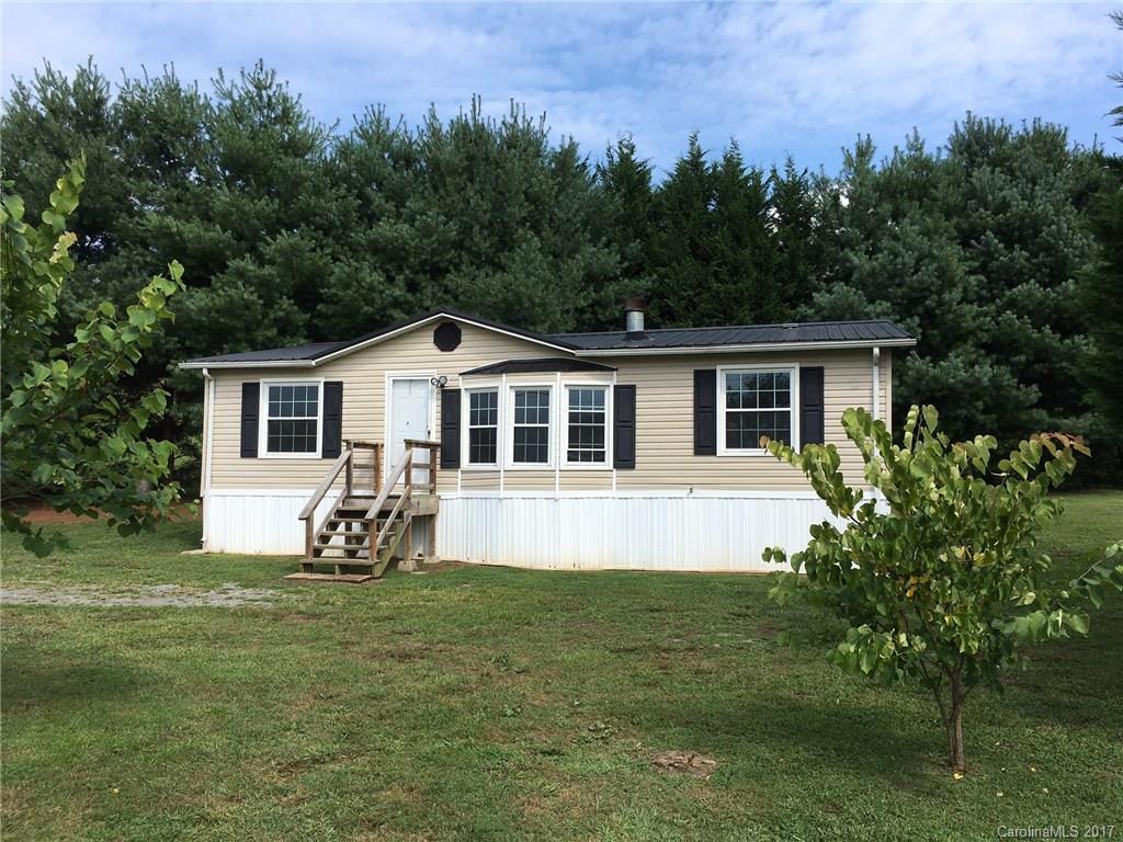 92 Sleepy Hollow Ln., Hendersonville, NC 28792