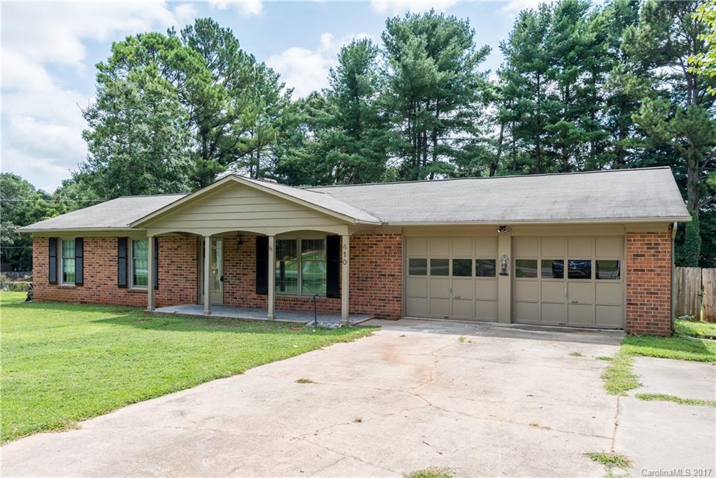 410 Chestnut Ln., Statesville, NC 28625