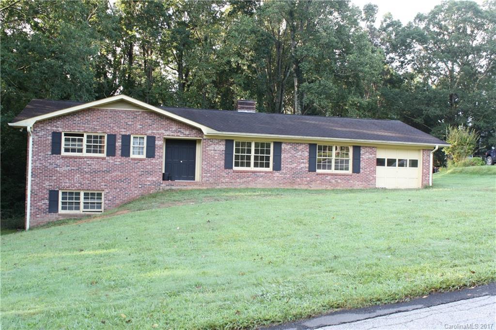 200 Whispering Hills Dr., Hendersonville, NC 28792