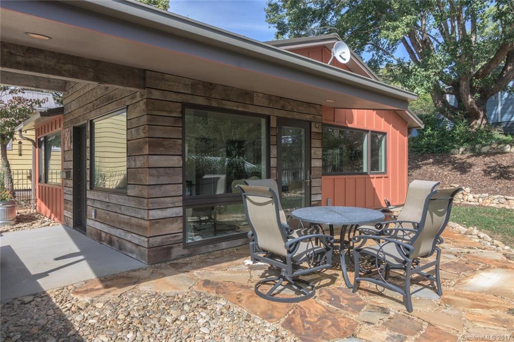 82 Mount Clare Ave., Asheville, NC 28801