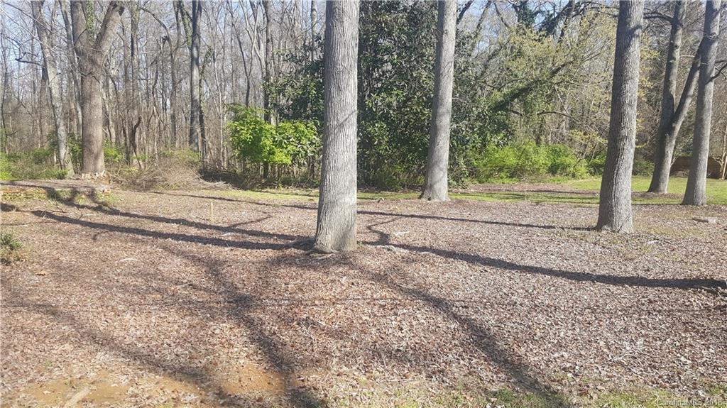 326 Meadowbrook Rd., Charlotte, NC 28211