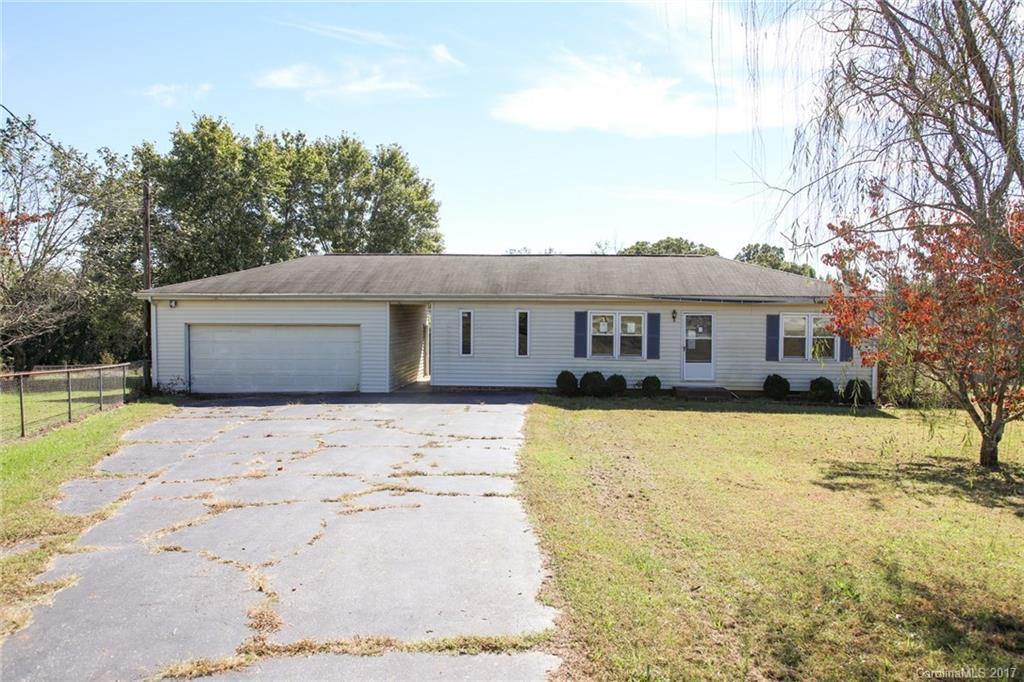 5549 Hillside Cir., Hickory, NC 28601