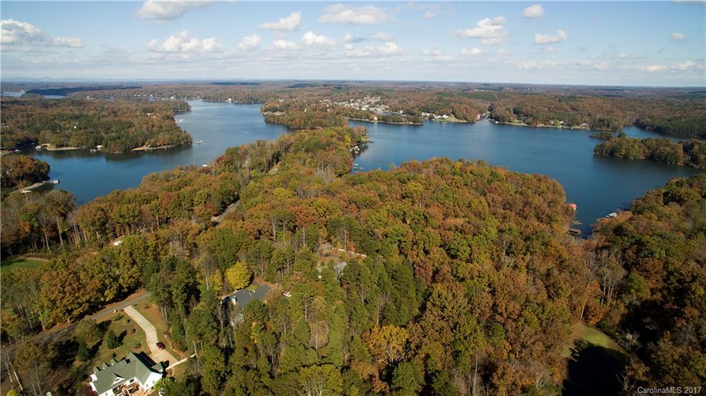 8615 Casa Del Rio Dr., Sherrills Ford, NC 28673