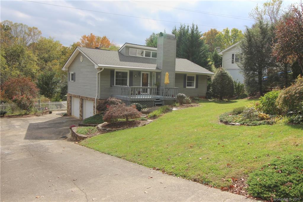 14 Woodfield Rd., Arden, NC 28704