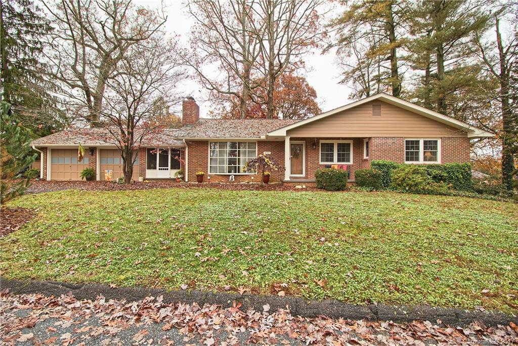 850 Thornton Pl., Hendersonville, NC 28791