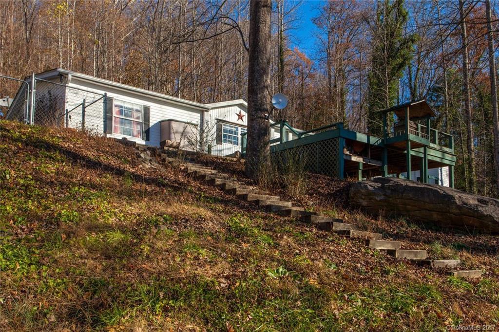 14 Puppet Pl., Hendersonville, NC 28792