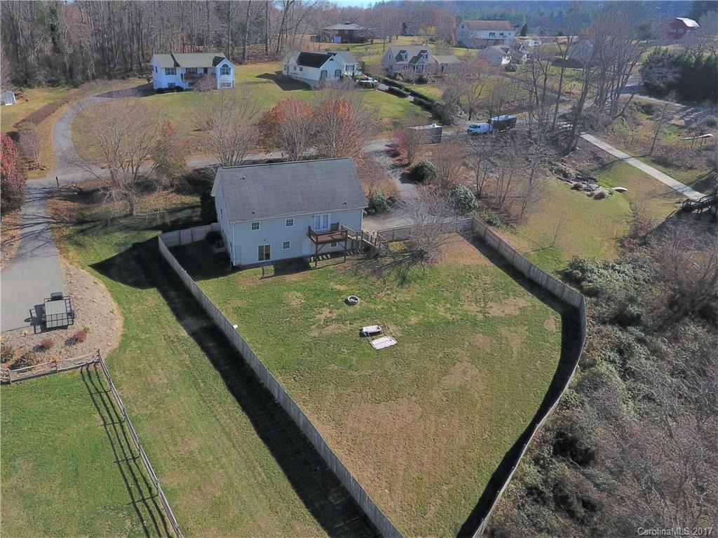 36 N Willow Brook Dr., Asheville, NC 28806