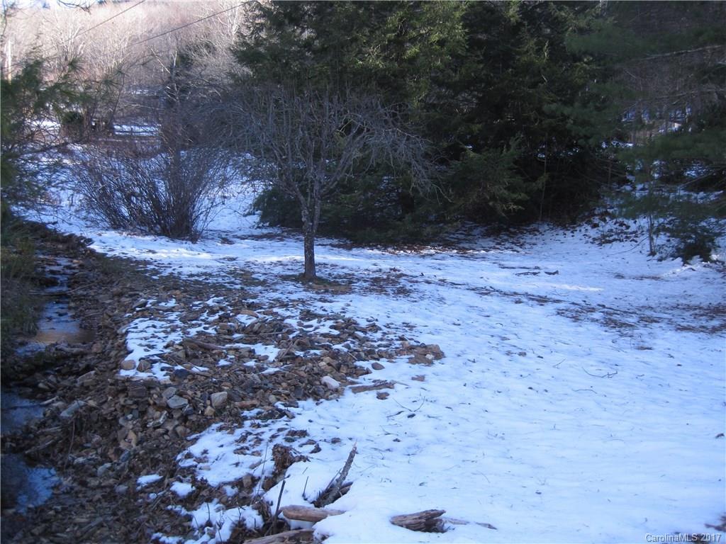 570 Clear Creek Rd., Burnsville, NC 28714