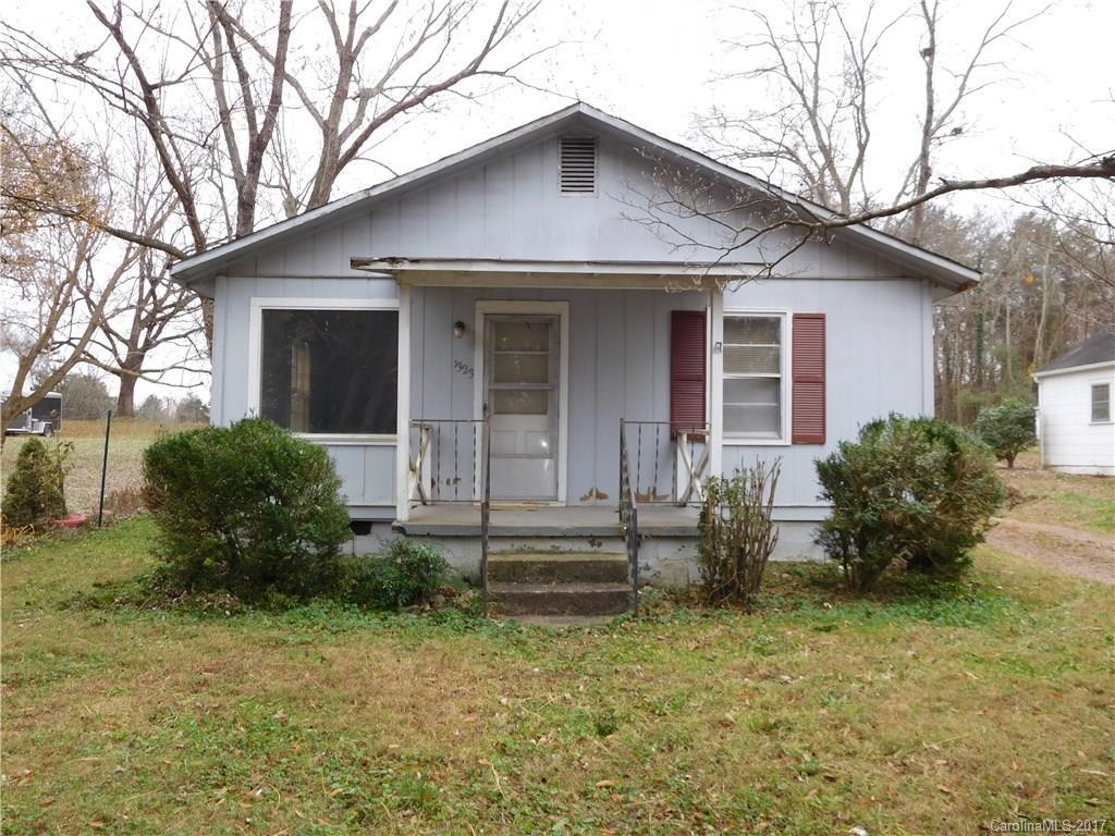 1369 Melviney St., Statesville, NC 28677