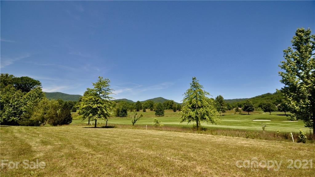 60 Walnut Valley Pkwy., Arden, NC 28704