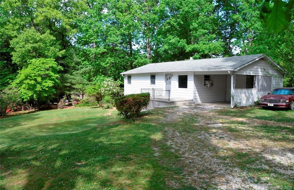 425 Lyndhurst Dr., Hendersonville, NC 28791