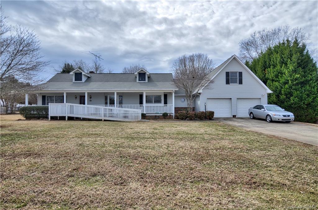 567 Canvasback Rd., Mooresville, NC 28117