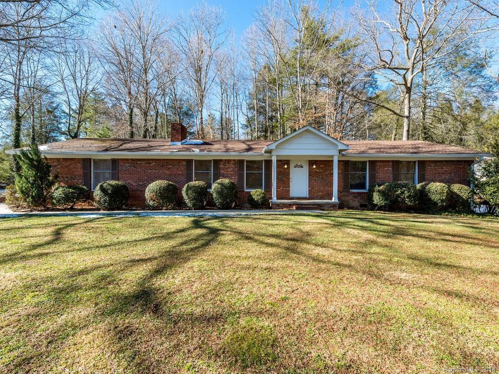 126 Mockingbird Dr., Hendersonville, NC 28792