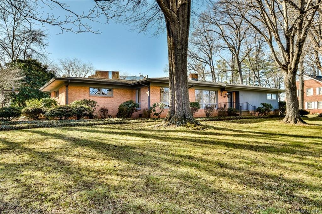 567 Lakeside Dr., Statesville, NC 28677