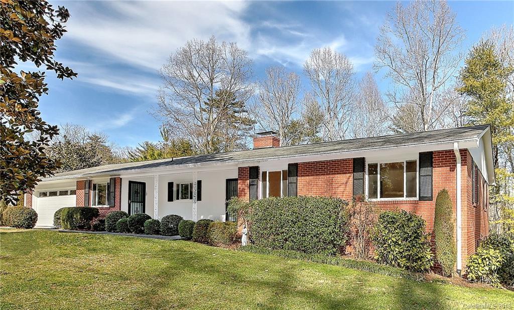 827 Knollwood Dr., Hendersonville, NC 28791