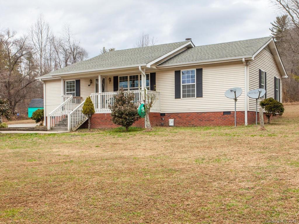 710 Stoney Mountain Rd., Hendersonville, NC 28791