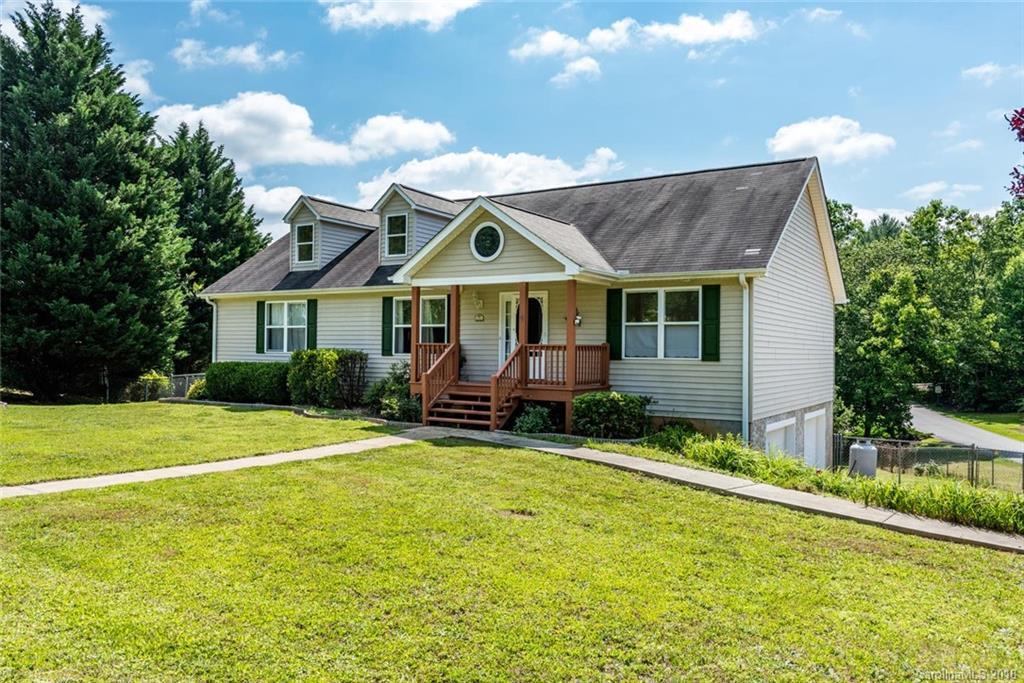 1 Swan Cir., Hendersonville, NC 28759