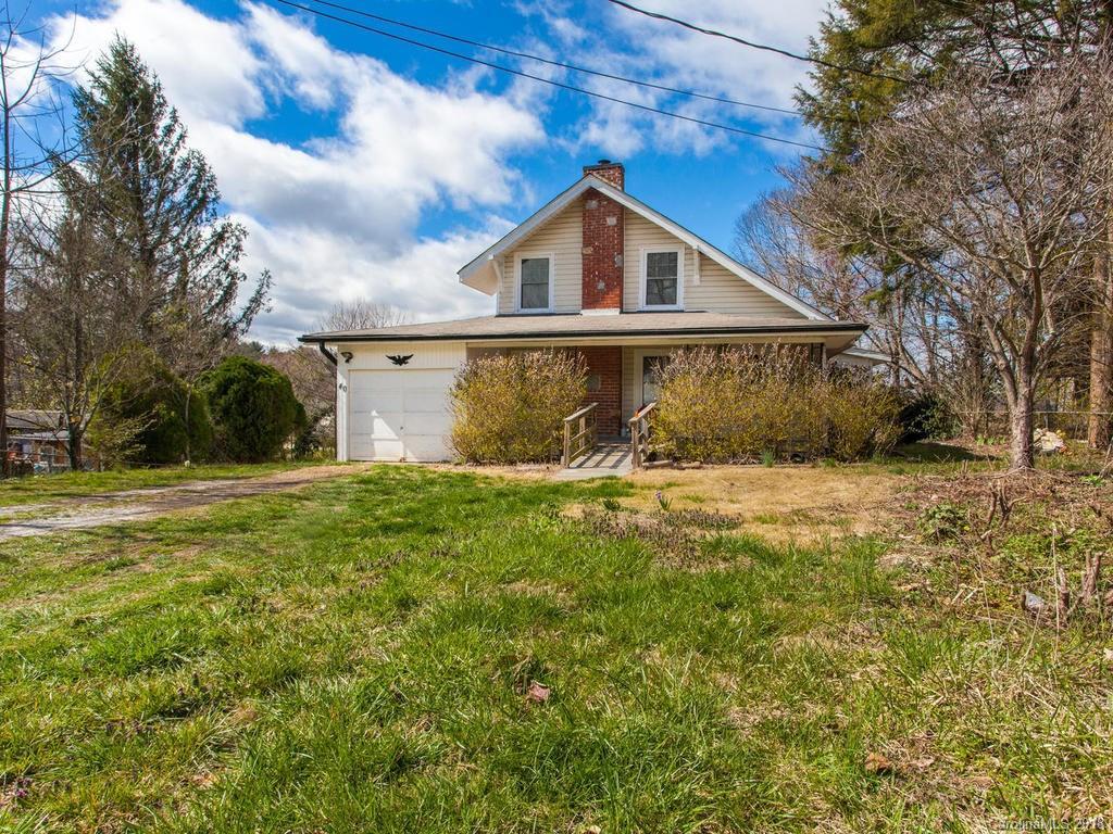 40 Sycamore Cir., Hendersonville, NC 28791