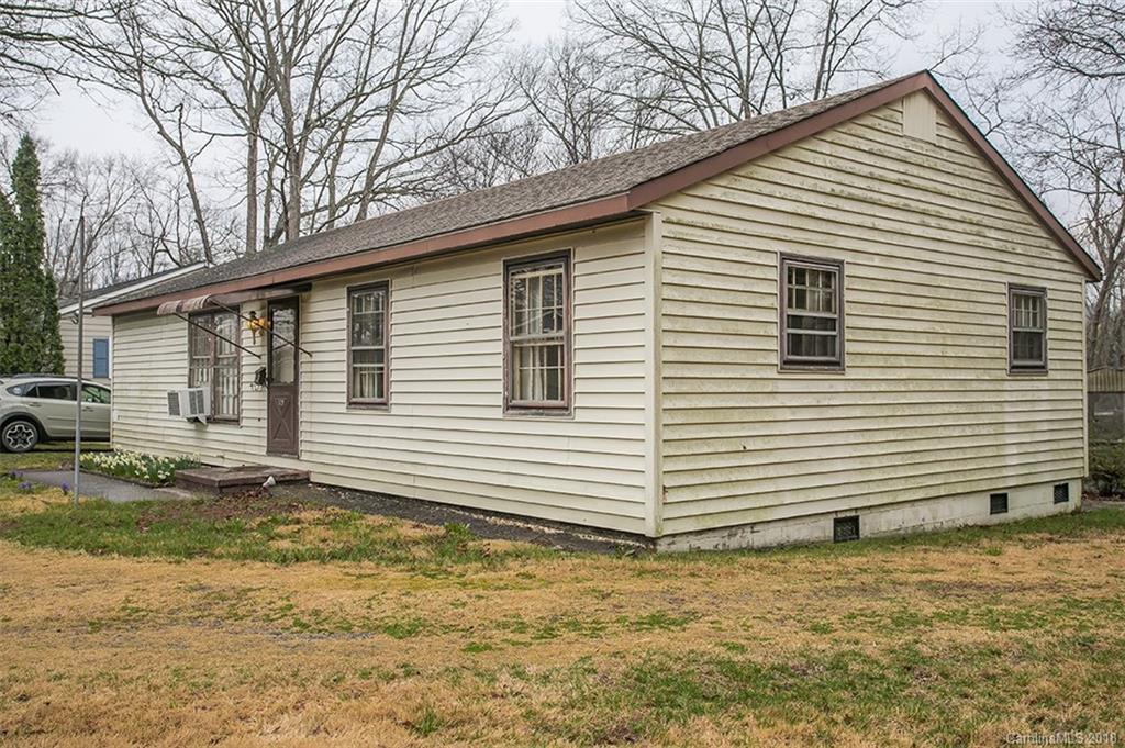 529 Willow Rd., Hendersonville, NC 28739