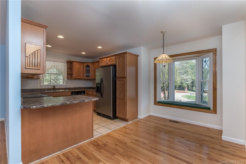 50 Chestnut Ln., Hendersonville, NC 28792