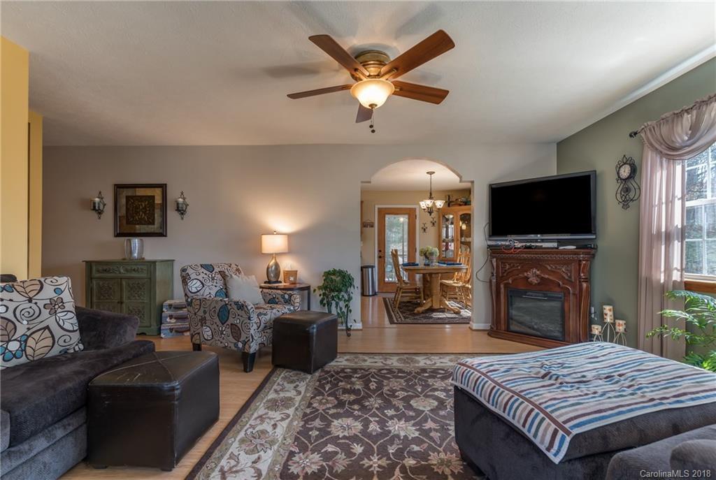 655 Mountain Rd., Hendersonville, NC 28791