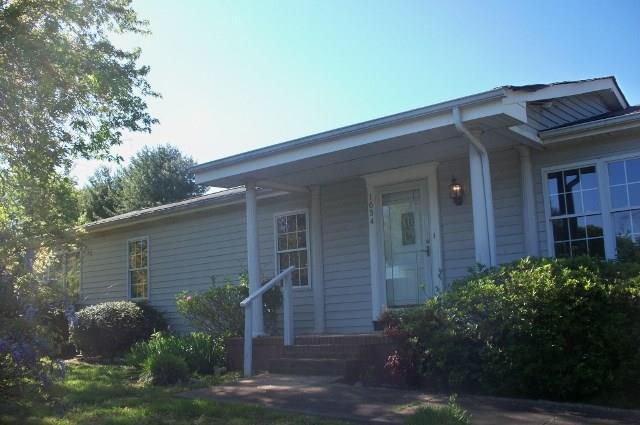 1634 Rayland Dr., Hickory, NC 28601