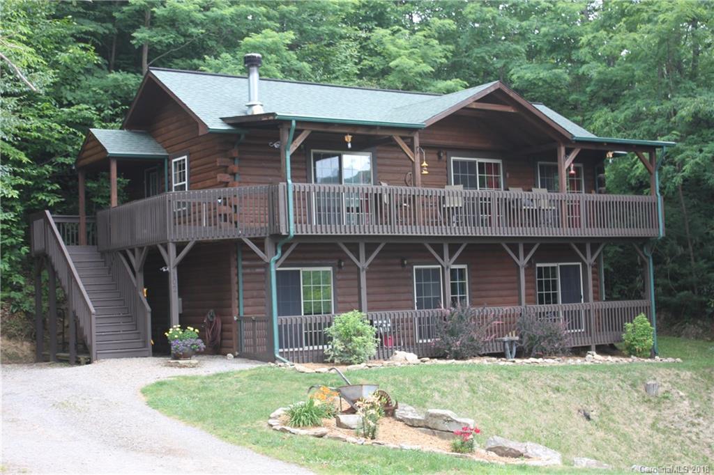 102 Flossie Bell Ln., Waynesville, NC 28785