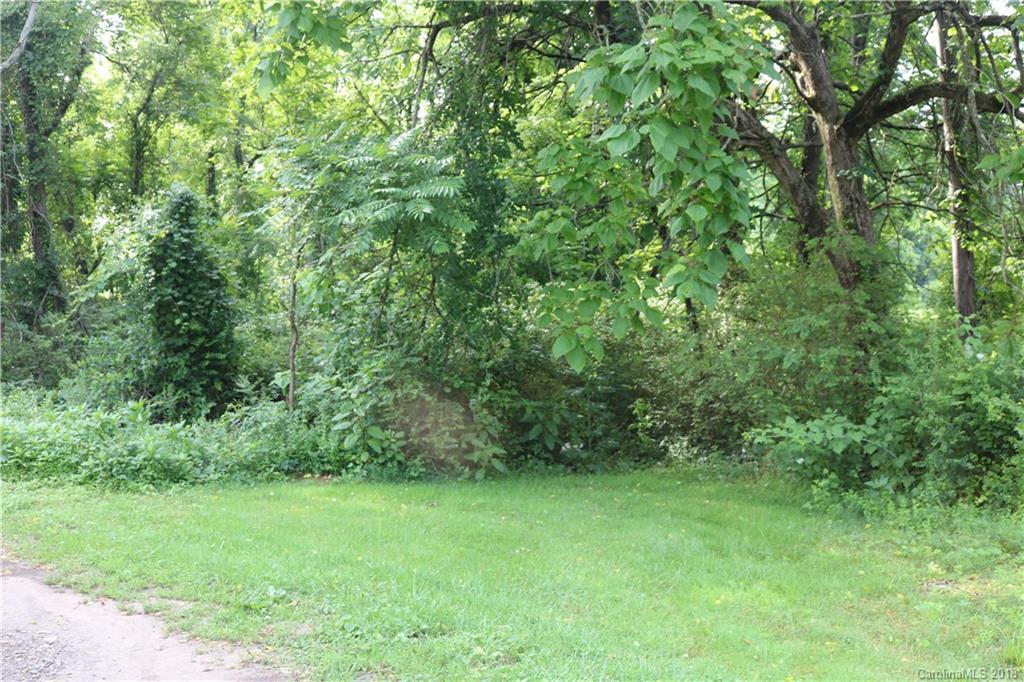 000 Edgewood Ave., Hendersonville, NC 28792