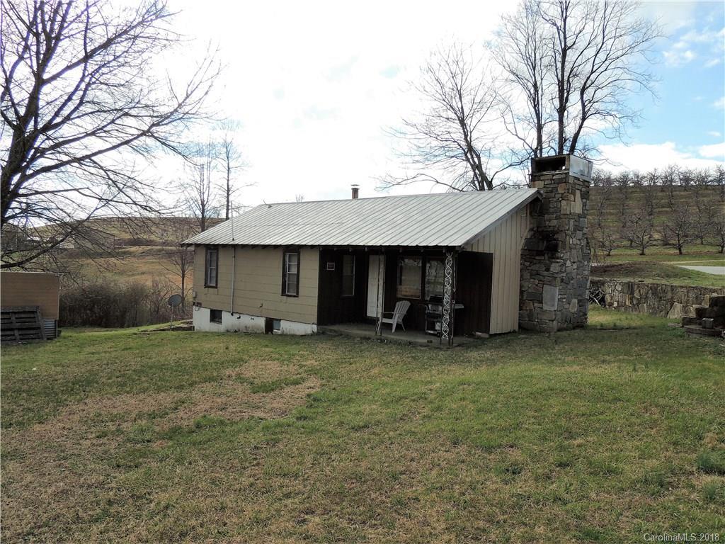 1184 Sugarloaf Mountain Rd., Hendersonville, NC 28792