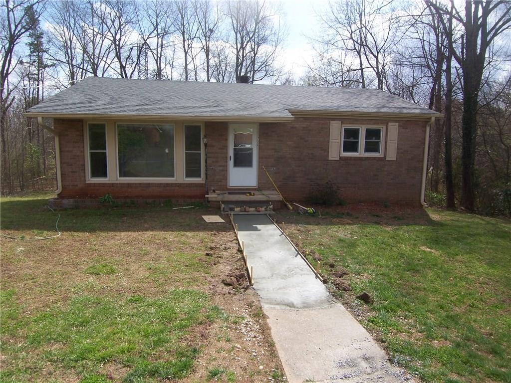 722 15th Avenue Cir., Hickory, NC 28602