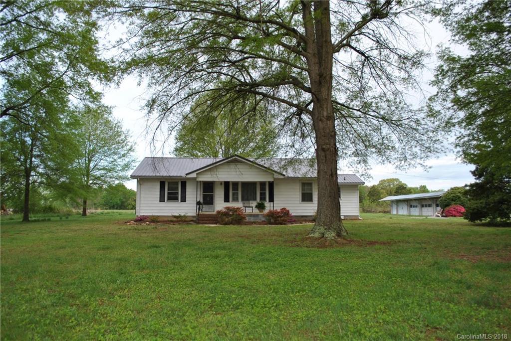 900 Elmwood Rd., Statesville, NC 28625