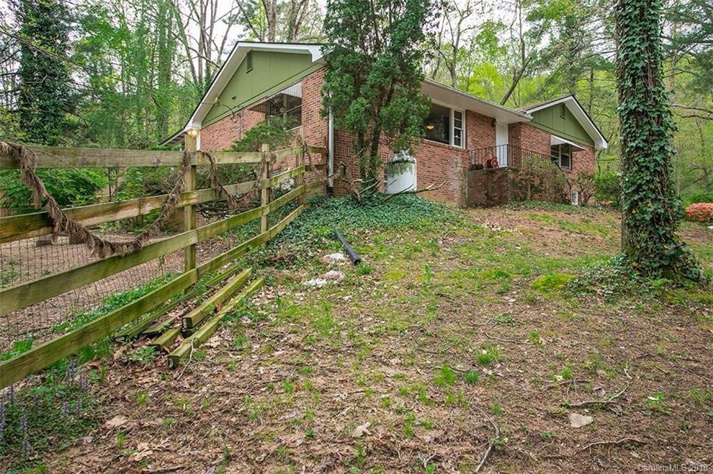 2150 Woodridge Dr., Hendersonville, NC 28739