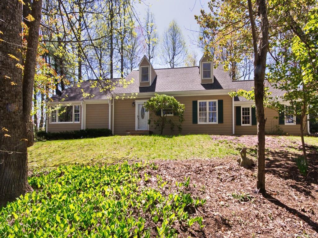 202 Beechwood Cir., Laurel Park, NC 28739